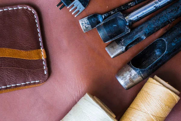 Hecho Mano Bifold Cartera Cuero Genuino Herramienta Artesanía Fabricación Cartera — Foto de Stock