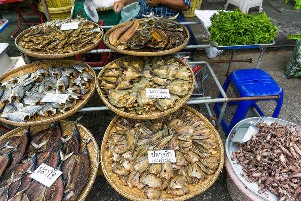 Post product vismarkt in lokale visserij dorp — Stockfoto