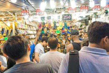 Bangkok, Tayland - 2017 Şubat 5: Chatuchak veya Jatujak hafta sonu Pazar, popüler bir turizm. Tayland en büyük Hediyelik eşya pazarı.