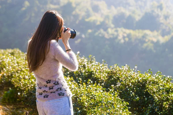 Photographer women with camera  outdoors during hiking trip — Stock Photo, Image