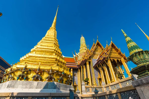 Temple of Royal grand palace emerald buddha — Stock Photo, Image