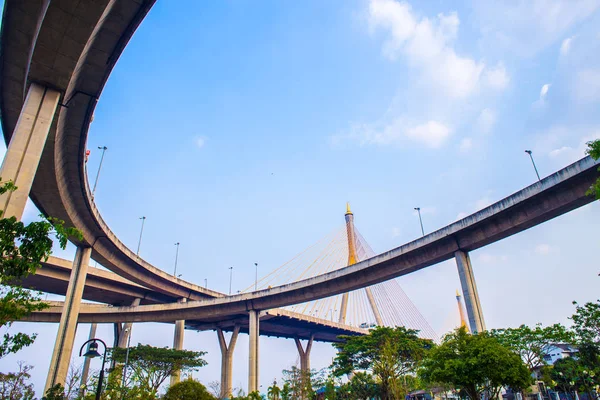 Tráfego Urbano Moderno Rodovia Ponte Para Céu Fundo Conceito Logística — Fotografia de Stock