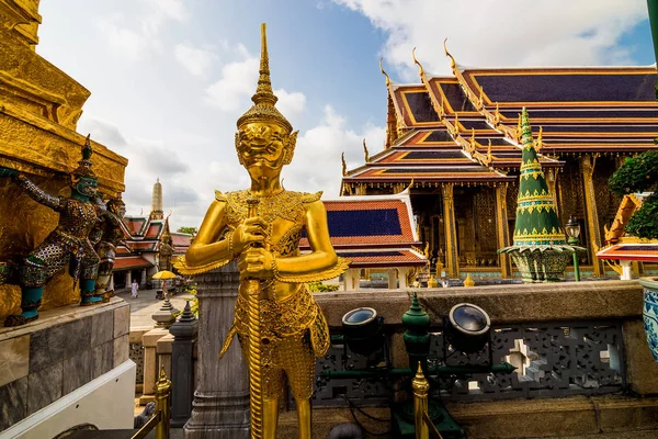 Piękny Anioł Nara Stoją Przodu Pagoda Świątyni Bangkok Jako Cel — Zdjęcie stockowe