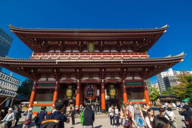 Tokyo - 20 Ekim 2016 - kimliği belirsiz kişi ziyaret Sensoji Tapınağı 20 Ekim 2016, ünlü bir turistik Tokyo yolculuk yaparken nerede