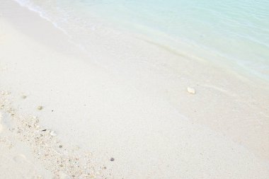 Beyaz kum plaj deniz manzarası mavi okyanus