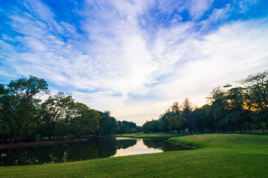 Park Su birikintisi günbatımı renkli gökyüzü, Doğal Parkı ile
