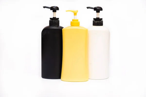 Lahve Kolekce Kosmetiky Bílém Pozadí Šampon Polévka Léčby Kosmetika Atd — Stock fotografie