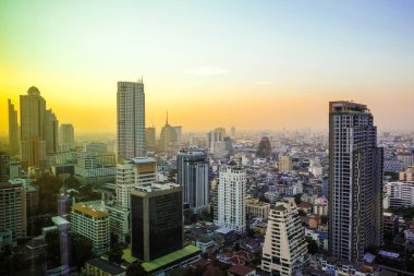 Gün batımı alacakaranlık cityscape bakış açısı Silom Bangkok, Tayland
