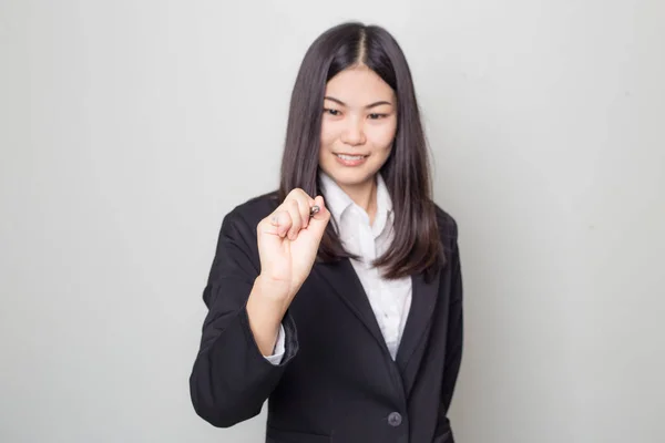 Las Mujeres Negocios Sostienen Pluma Sobre Fondo Blanco Concepto Creatividad —  Fotos de Stock