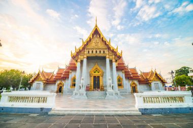 Mermer buddha Tapınağı Wat Benchamabopit Dusitvanaram günbatımı