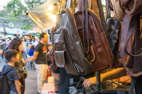 Kožená Taška Prodávat Obchodě Wekkend Trh Chatuchak Bangkok Thajsko — Stock fotografie