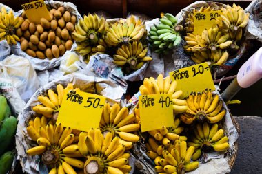 Geleneksel meyve ve sebze içinde yüzen çarşı, Tayland