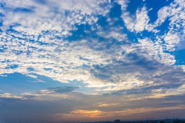 Gökyüzü bulut gün batımı ile