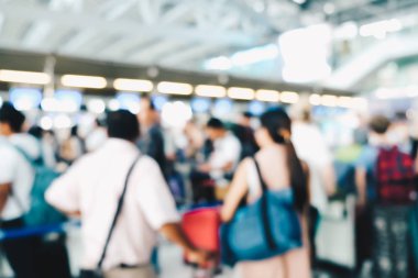 İnsanlar hareket iş havaalanında odak bulanık