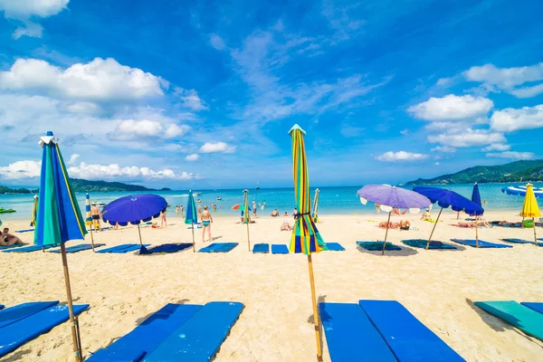 Playa silla verano en la isla vacaciones vacaciones relajarse en el sol w — Foto de Stock