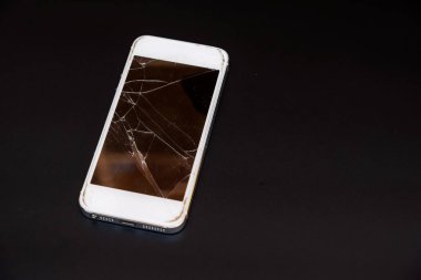 Smartphone kırık ekran