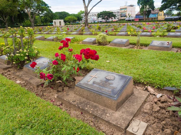 Kanchanaburi Tailandia Agosto 2015 Cementerio Guerra Kanchanaburi Tailandia Cementerio Para —  Fotos de Stock