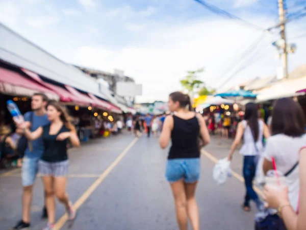 Nakupování na víkendový trh Chatuchak venkovní rozmazané lidí — Stock fotografie