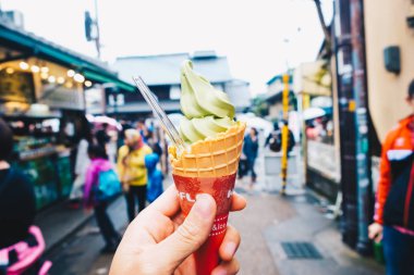 Japon matcha yeşil çay dondurma el