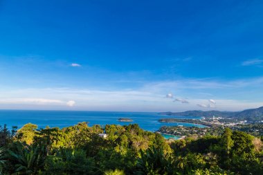 Üç tropikal beyaz kumlu plajları ile turkuaz temiz su bir