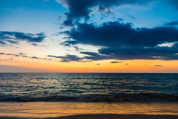 Puesta Sol Sobre Mar Playa Ola Escena Naturaleza Atardecer — Foto de Stock