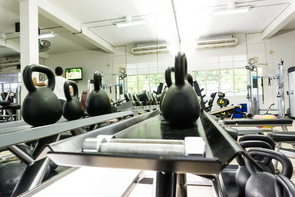 Sala Fitness Con Muchos Equipos Deportivos Tipo Gimnasio Fondo — Foto de Stock