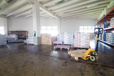 Raf kutuları iç ambar ile satırları