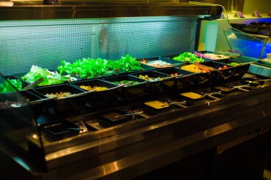 Organik salata ayarı kase karışık sebze