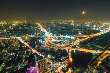 Otoban Kavşağı yol gece Bangkok şehir, Tayland manzara