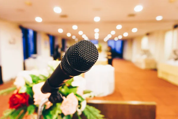 Microphone Gros Plan Dans Salle Séminaire Résumé Flou Backgound — Photo