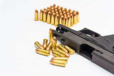 Siyah polimer 9mm tabanca ve tam Metal ceket madde işaretleri