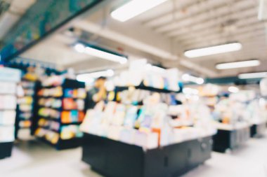 Alışveriş ve bo kitap okuma eğitim kavramı bulanık insanlar