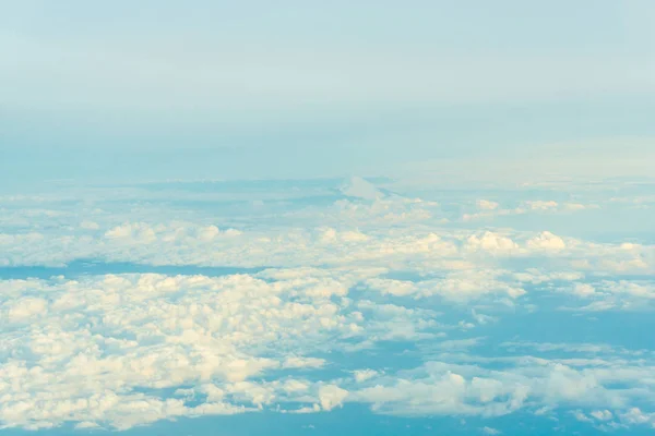 雲の上のスカイライン ビュー — ストック写真