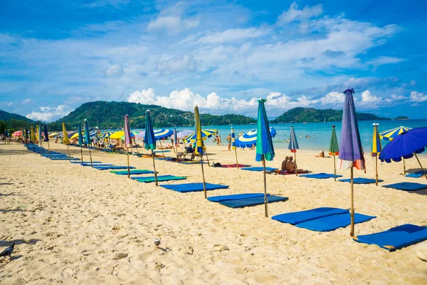 Cadeira Praia Com Guarda Chuva Uma Praia Andaman Phuket Tailândia — Fotografia de Stock