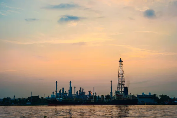 Oil Refinery Petrochemical Industry River Sunrise Power Industry — Stock Photo, Image