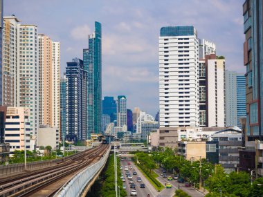 Bangkok Tayland modern bina ile gökyüzü tren demiryolu