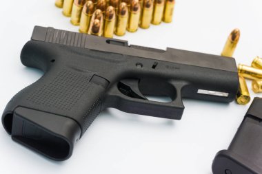9mm tabanca ile bakır gömlekli kurşun