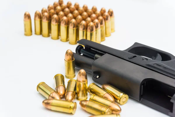 Pistola de 9 mm con bala de metal completo de cobre — Foto de Stock