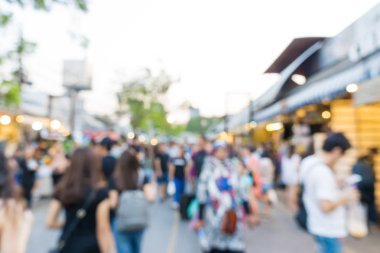 Bulanık insanlar hafta sonu şehir merkezinde Jj alışveriş Pazar sokak açık Chatuchak, Bangkok Tayland