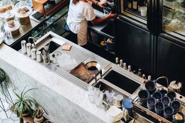 Kahve dükkanı sayaç modern makine yiyecek ve içecek iş bar