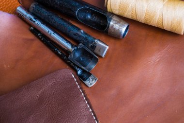 Deri işçilik üstten görünüm aracıyla, el yapımı deri flatlay