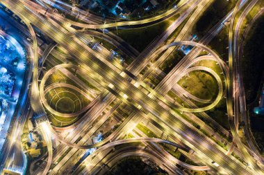 Trafik ışığı kavşak şehirde taşıma, taşıma kavramı görünümünü Top