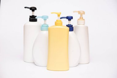 Beyaz arka plan üzerinde Kozmetik şişe koleksiyonu ayarla