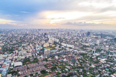 Bangkok cityscape birçok modern bina günbatımı alacakaranlık, Tayland