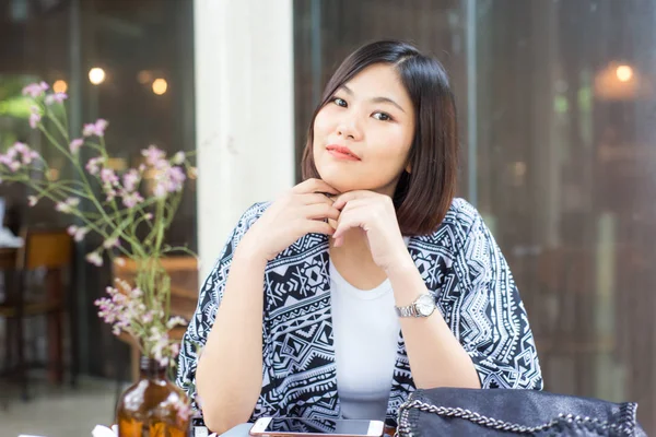 Beautiful Asian Women Sitting Coffeeshop Flower Portrait Pretty Women — Stock Photo, Image