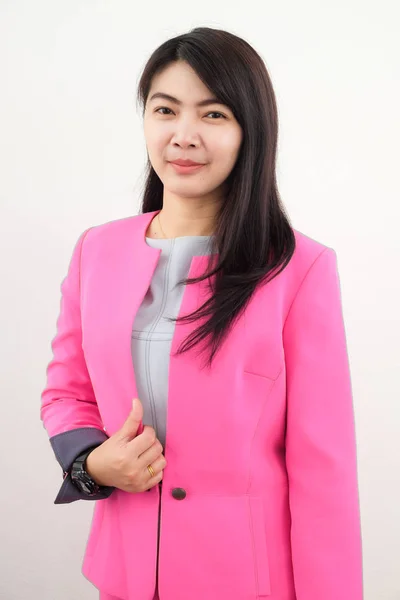 Business Asiatiska Kvinnor Bära Rosa Kostym Stående Isolerad Vit Bakgrund — Stockfoto