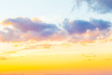 Renkli gökyüzü bulut alacakaranlık günbatımı, doğa arka plan manzara