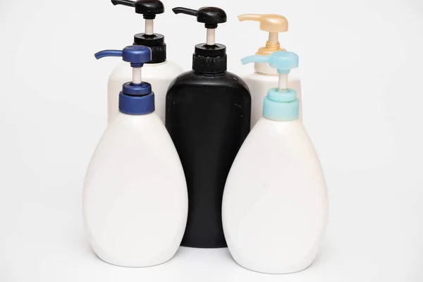 Kosmetische Dusche Und Shampoo Flasche Leere Verpackung Auf Weißem Hintergrund — Stockfoto
