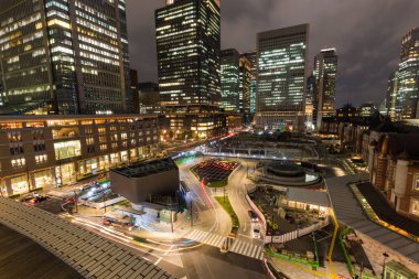 Marunouchi iş bölgesi, Chiyoda, Tokyo Japonya gece Tokyo tren istasyonu