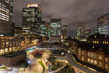 Marunouchi iş bölgesi, Chiyoda, Tokyo Japonya gece Tokyo tren istasyonu